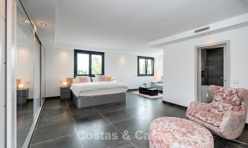 Exclusiva villa moderna con gran piscina en venta en Nueva Andalucía, Marbella 805933