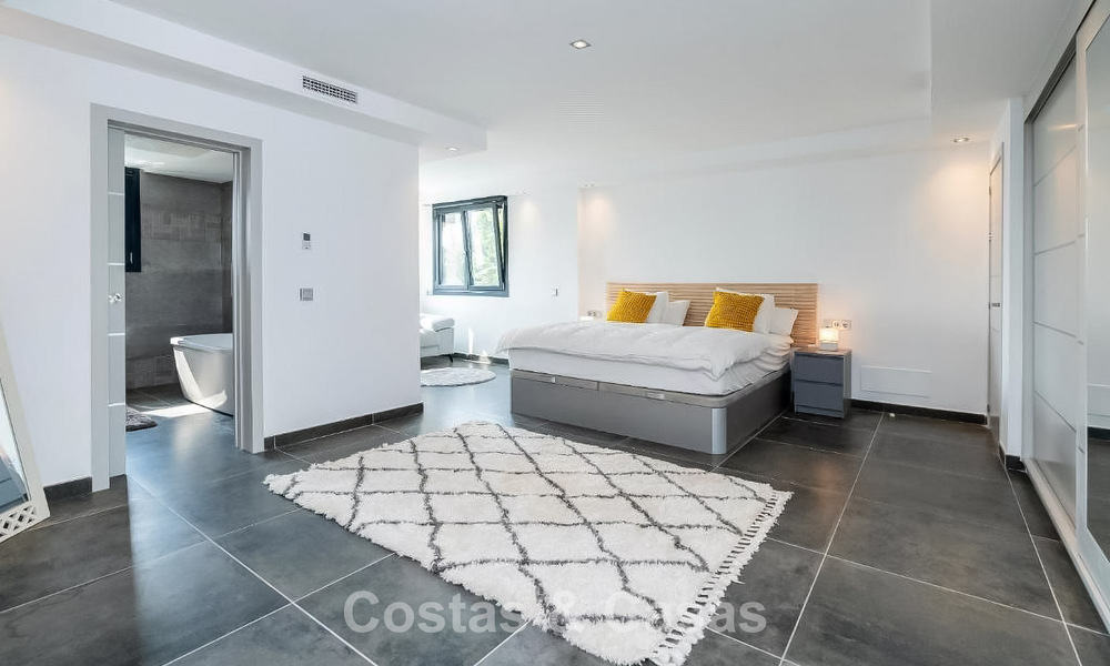 Exclusiva villa moderna con gran piscina en venta en Nueva Andalucía, Marbella 805942