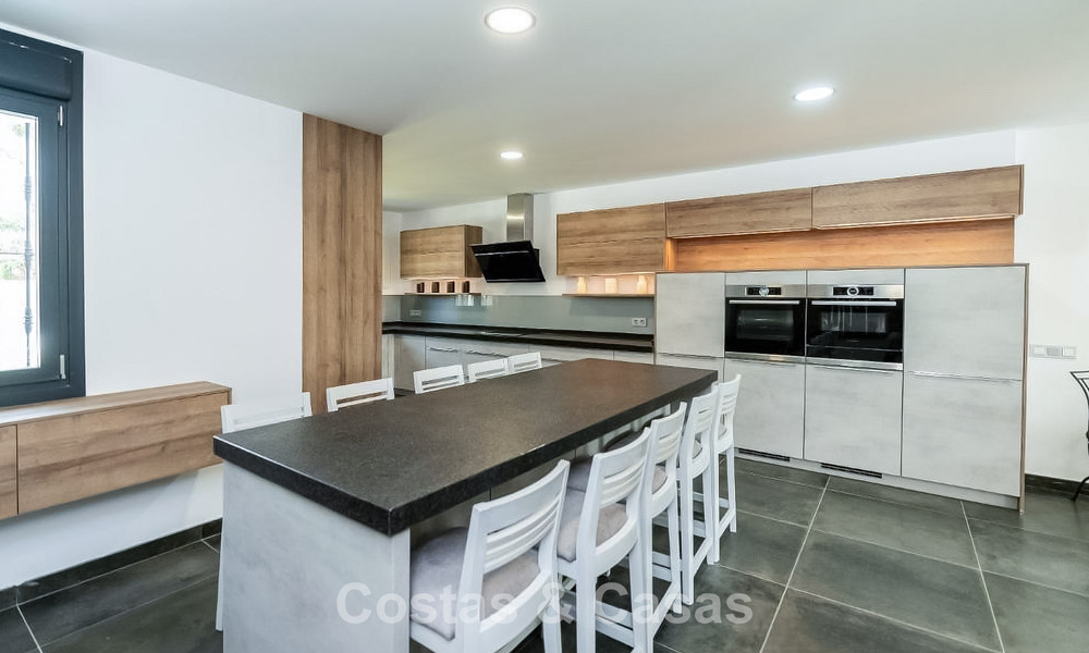 Exclusiva villa moderna con gran piscina en venta en Nueva Andalucía, Marbella 805943
