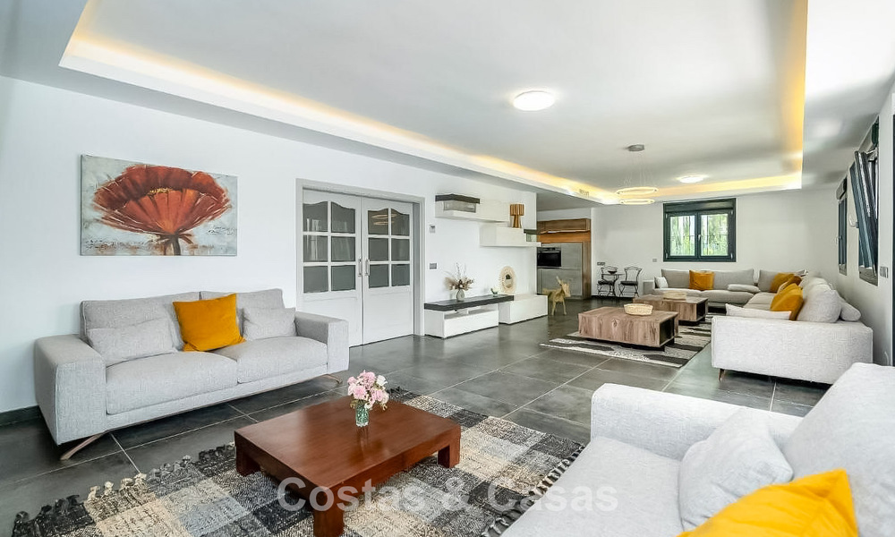 Exclusiva villa moderna con gran piscina en venta en Nueva Andalucía, Marbella 805948