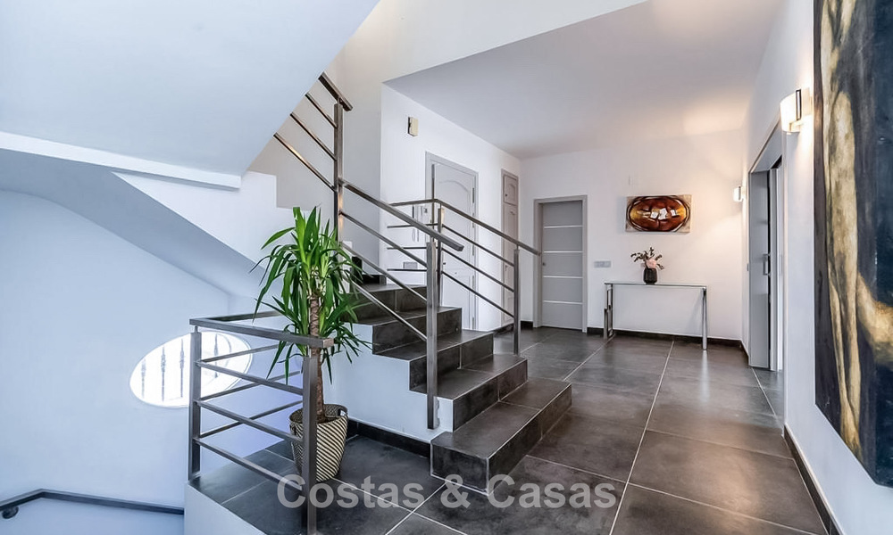 Exclusiva villa moderna con gran piscina en venta en Nueva Andalucía, Marbella 805953