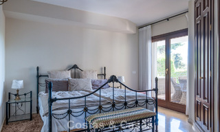 Amplia villa andaluza con vistas al mar en venta en El Rosario, Marbella Este 805958 