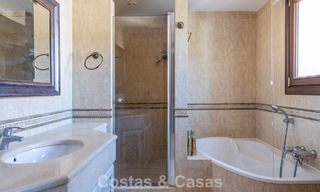 Amplia villa andaluza con vistas al mar en venta en El Rosario, Marbella Este 805963 