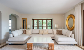 Amplia villa andaluza con vistas al mar en venta en El Rosario, Marbella Este 805964 