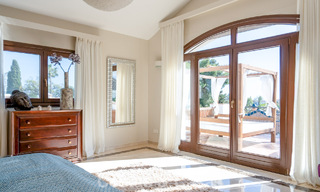 Amplia villa andaluza con vistas al mar en venta en El Rosario, Marbella Este 805966 