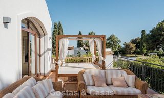 Amplia villa andaluza con vistas al mar en venta en El Rosario, Marbella Este 805971 