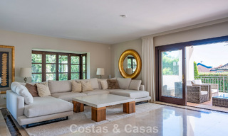 Amplia villa andaluza con vistas al mar en venta en El Rosario, Marbella Este 805972 