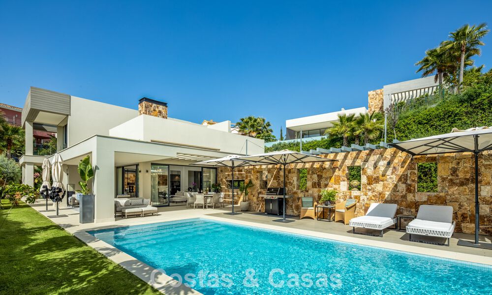 Villa moderna de lujo con vistas al mar en el Valle del Golf de Nueva Andalucía, Marbella 806070