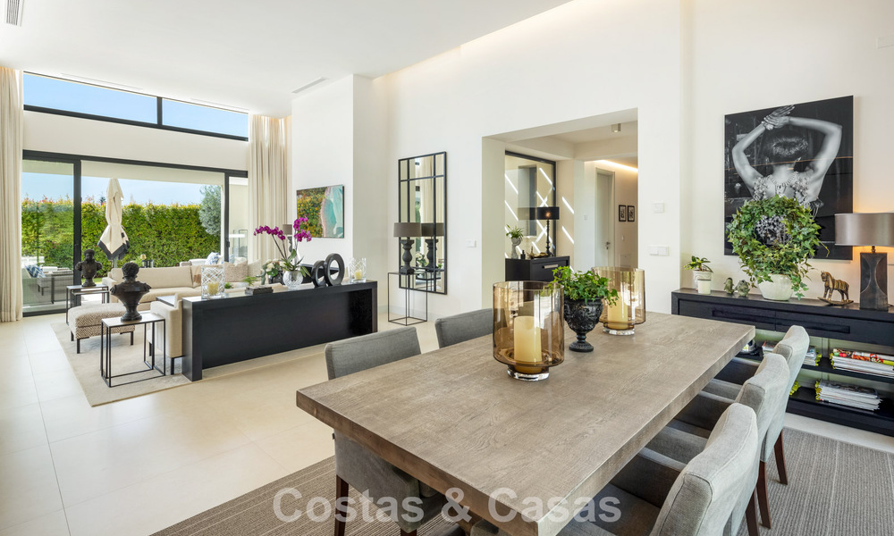 Villa moderna de lujo con vistas al mar en el Valle del Golf de Nueva Andalucía, Marbella 806075