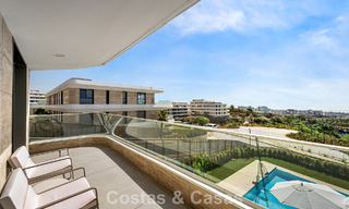 Nuevo apartamento dúplex con vistas panorámicas al mar en venta en la Nueva Milla de Oro, entre Marbella y Estepona 806112 