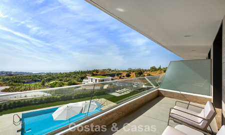 Nuevo apartamento dúplex con vistas panorámicas al mar en venta en la Nueva Milla de Oro, entre Marbella y Estepona 806113