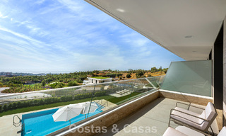 Nuevo apartamento dúplex con vistas panorámicas al mar en venta en la Nueva Milla de Oro, entre Marbella y Estepona 806113 