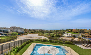 Nuevo apartamento dúplex con vistas panorámicas al mar en venta en la Nueva Milla de Oro, entre Marbella y Estepona 806114 
