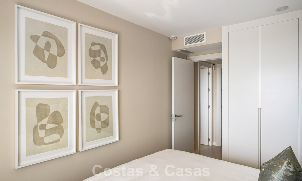 Nuevo apartamento dúplex con vistas panorámicas al mar en venta en la Nueva Milla de Oro, entre Marbella y Estepona 806115