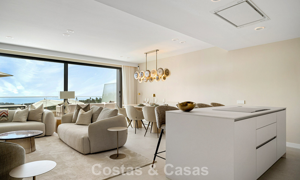 Nuevo apartamento dúplex con vistas panorámicas al mar en venta en la Nueva Milla de Oro, entre Marbella y Estepona 806116