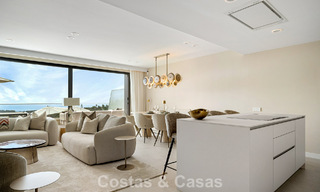 Nuevo apartamento dúplex con vistas panorámicas al mar en venta en la Nueva Milla de Oro, entre Marbella y Estepona 806116 