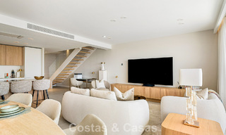 Nuevo apartamento dúplex con vistas panorámicas al mar en venta en la Nueva Milla de Oro, entre Marbella y Estepona 806117 