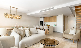 Nuevo apartamento dúplex con vistas panorámicas al mar en venta en la Nueva Milla de Oro, entre Marbella y Estepona 806118 