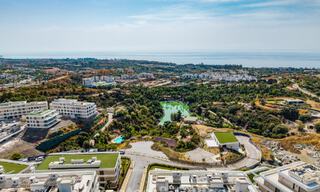 Nuevo apartamento dúplex con vistas panorámicas al mar en venta en la Nueva Milla de Oro, entre Marbella y Estepona 806120 