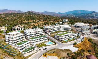 Nuevo apartamento dúplex con vistas panorámicas al mar en venta en la Nueva Milla de Oro, entre Marbella y Estepona 806121 
