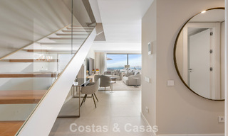 Nuevo apartamento dúplex con vistas panorámicas al mar en venta en la Nueva Milla de Oro, entre Marbella y Estepona 806125 