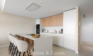 Nuevo apartamento dúplex con vistas panorámicas al mar en venta en la Nueva Milla de Oro, entre Marbella y Estepona 806130 