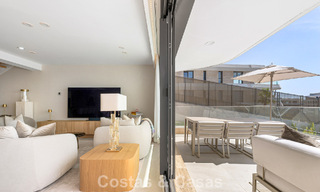 Nuevo apartamento dúplex con vistas panorámicas al mar en venta en la Nueva Milla de Oro, entre Marbella y Estepona 806132 