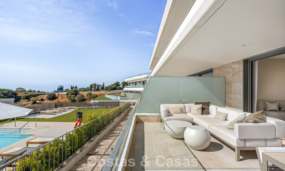 Nuevo apartamento dúplex con vistas panorámicas al mar en venta en la Nueva Milla de Oro, entre Marbella y Estepona 806133