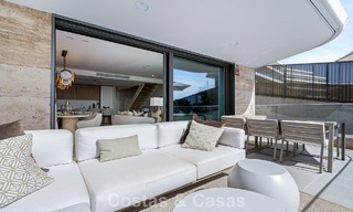 Nuevo apartamento dúplex con vistas panorámicas al mar en venta en la Nueva Milla de Oro, entre Marbella y Estepona 806134 
