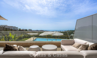 Nuevo apartamento dúplex con vistas panorámicas al mar en venta en la Nueva Milla de Oro, entre Marbella y Estepona 806135 