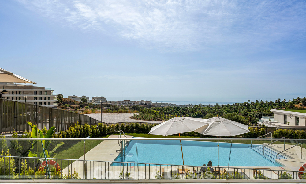Nuevo apartamento dúplex con vistas panorámicas al mar en venta en la Nueva Milla de Oro, entre Marbella y Estepona 806137