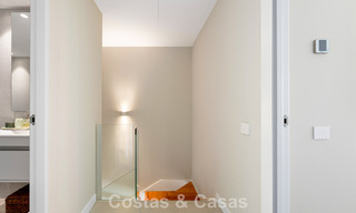 Nuevo apartamento dúplex con vistas panorámicas al mar en venta en la Nueva Milla de Oro, entre Marbella y Estepona 806139 