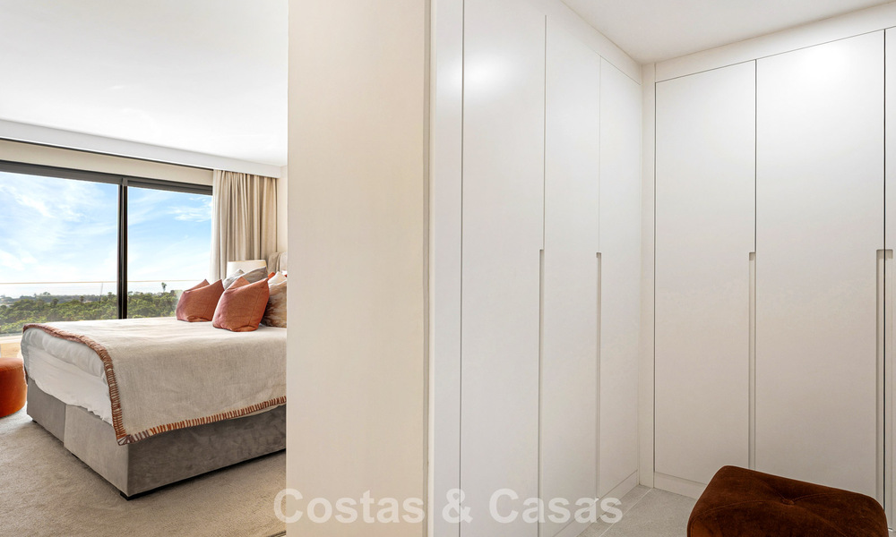 Nuevo apartamento dúplex con vistas panorámicas al mar en venta en la Nueva Milla de Oro, entre Marbella y Estepona 806142