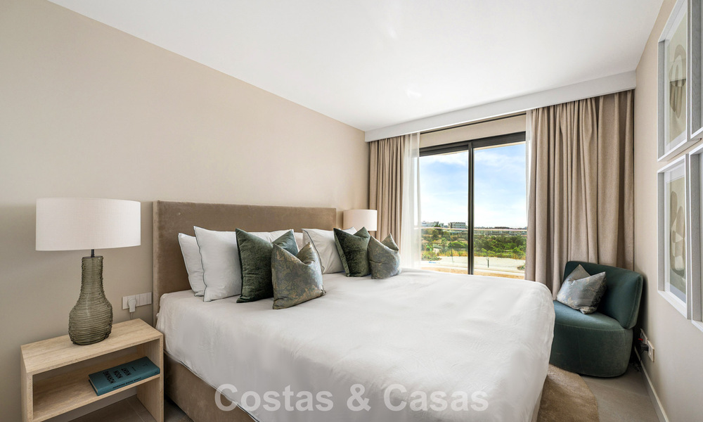 Nuevo apartamento dúplex con vistas panorámicas al mar en venta en la Nueva Milla de Oro, entre Marbella y Estepona 806144