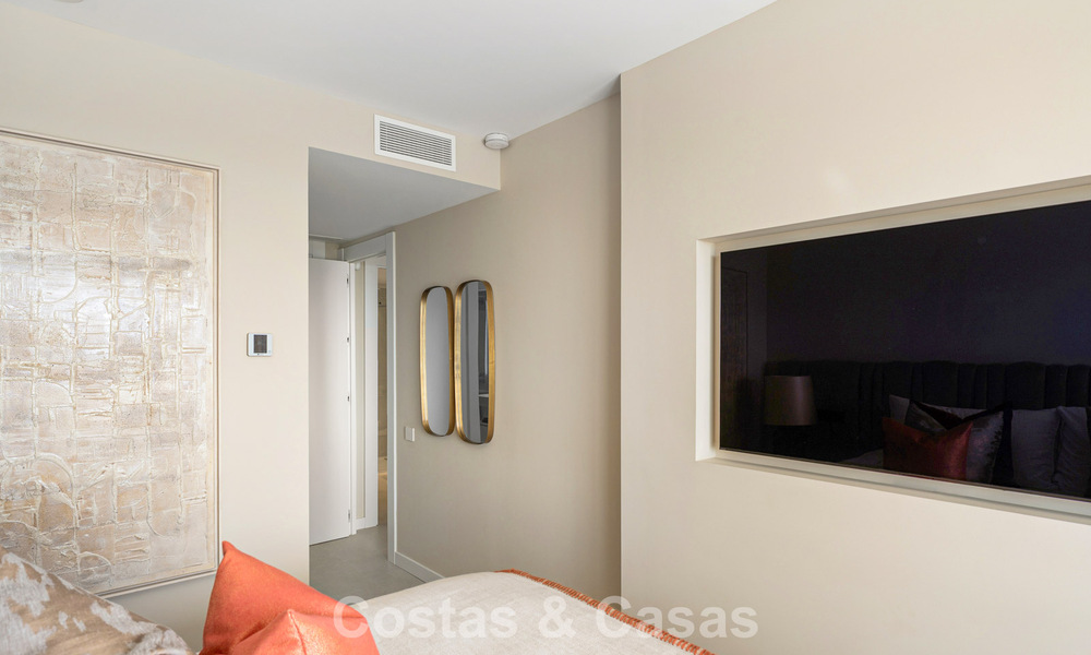 Nuevo apartamento dúplex con vistas panorámicas al mar en venta en la Nueva Milla de Oro, entre Marbella y Estepona 806146