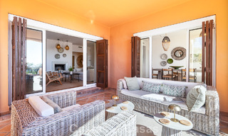 Apartamento totalmente reformado con vistas panorámicas al mar en venta en el Valle del Golf de Nueva Andalucía, Marbella 806149 