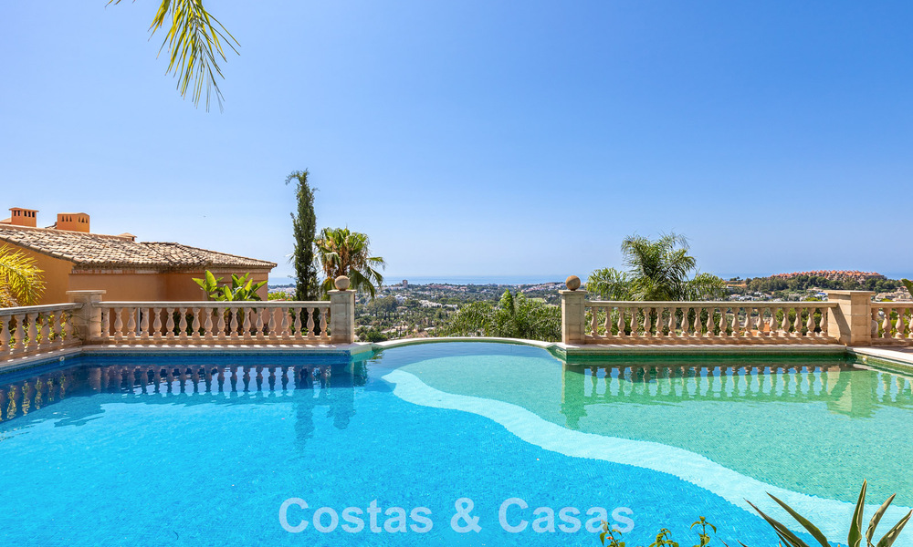 Apartamento totalmente reformado con vistas panorámicas al mar en venta en el Valle del Golf de Nueva Andalucía, Marbella 806156
