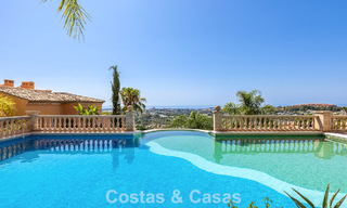 Apartamento totalmente reformado con vistas panorámicas al mar en venta en el Valle del Golf de Nueva Andalucía, Marbella 806156 