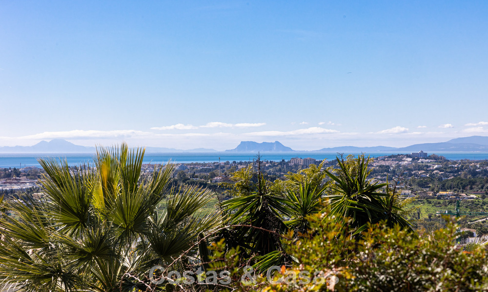 Apartamento totalmente reformado con vistas panorámicas al mar en venta en el Valle del Golf de Nueva Andalucía, Marbella 806161