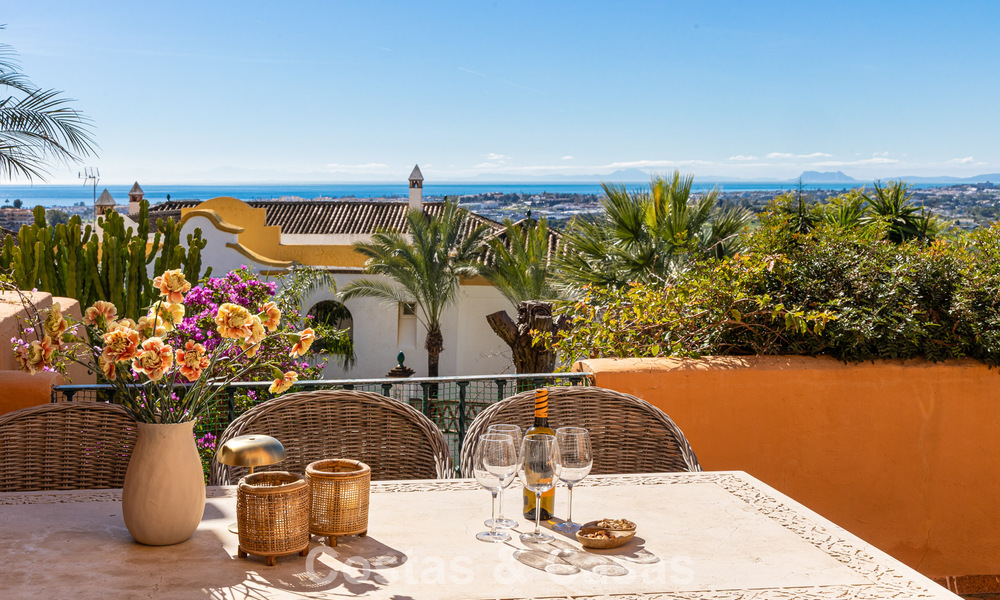 Apartamento totalmente reformado con vistas panorámicas al mar en venta en el Valle del Golf de Nueva Andalucía, Marbella 806162