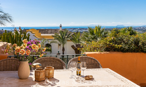 Apartamento totalmente reformado con vistas panorámicas al mar en venta en el Valle del Golf de Nueva Andalucía, Marbella 806162