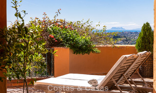 Apartamento totalmente reformado con vistas panorámicas al mar en venta en el Valle del Golf de Nueva Andalucía, Marbella 806163 