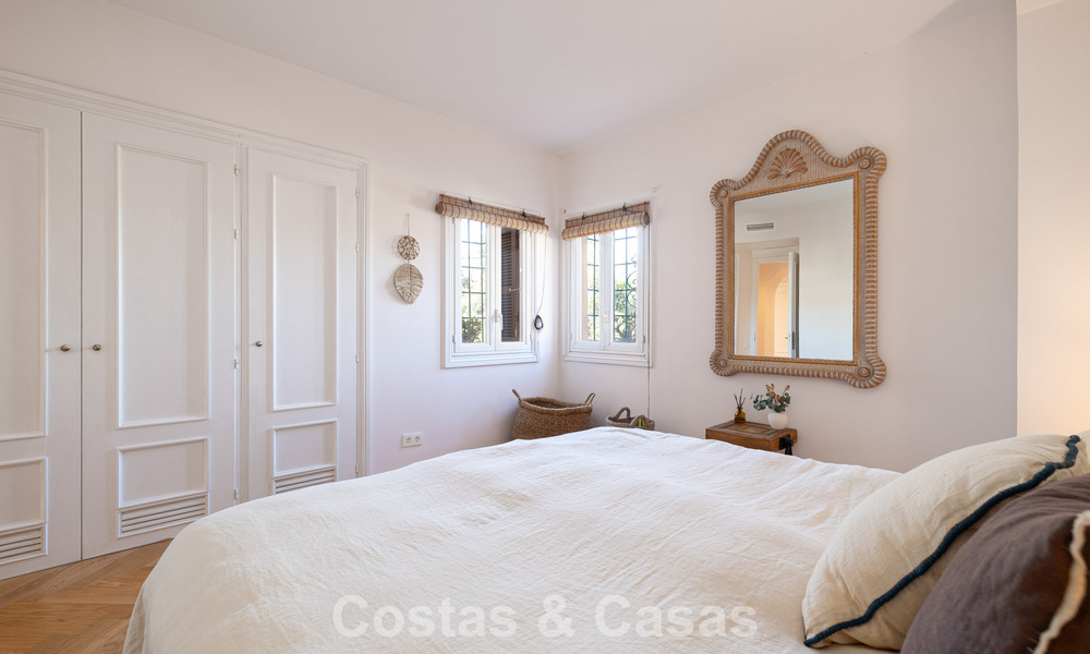 Apartamento totalmente reformado con vistas panorámicas al mar en venta en el Valle del Golf de Nueva Andalucía, Marbella 806169