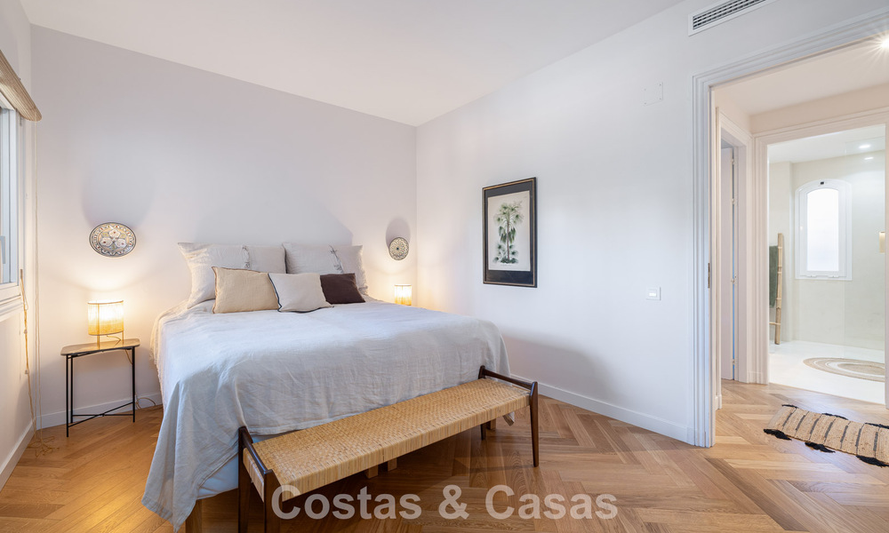 Apartamento totalmente reformado con vistas panorámicas al mar en venta en el Valle del Golf de Nueva Andalucía, Marbella 806172