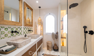 Apartamento totalmente reformado con vistas panorámicas al mar en venta en el Valle del Golf de Nueva Andalucía, Marbella 806175 