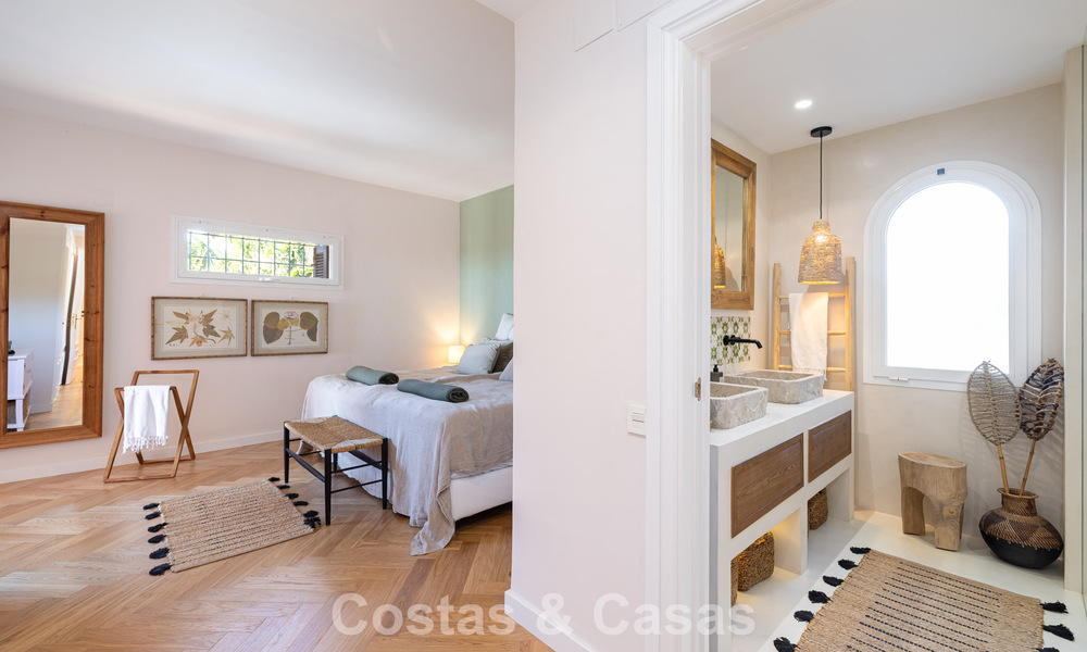 Apartamento totalmente reformado con vistas panorámicas al mar en venta en el Valle del Golf de Nueva Andalucía, Marbella 806176