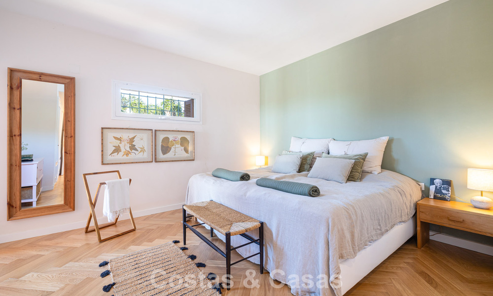 Apartamento totalmente reformado con vistas panorámicas al mar en venta en el Valle del Golf de Nueva Andalucía, Marbella 806177