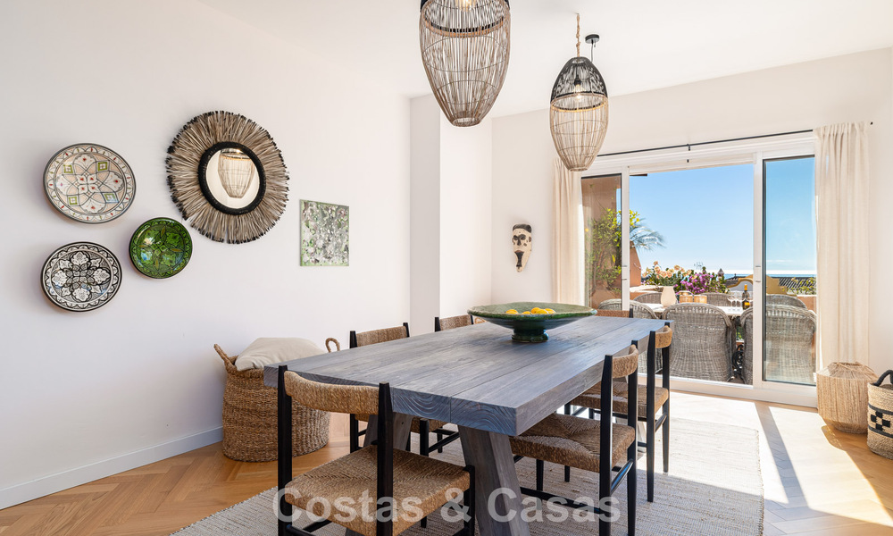 Apartamento totalmente reformado con vistas panorámicas al mar en venta en el Valle del Golf de Nueva Andalucía, Marbella 806181
