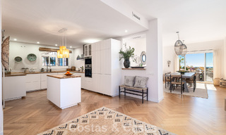 Apartamento totalmente reformado con vistas panorámicas al mar en venta en el Valle del Golf de Nueva Andalucía, Marbella 806186 