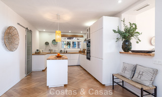 Apartamento totalmente reformado con vistas panorámicas al mar en venta en el Valle del Golf de Nueva Andalucía, Marbella 806187 